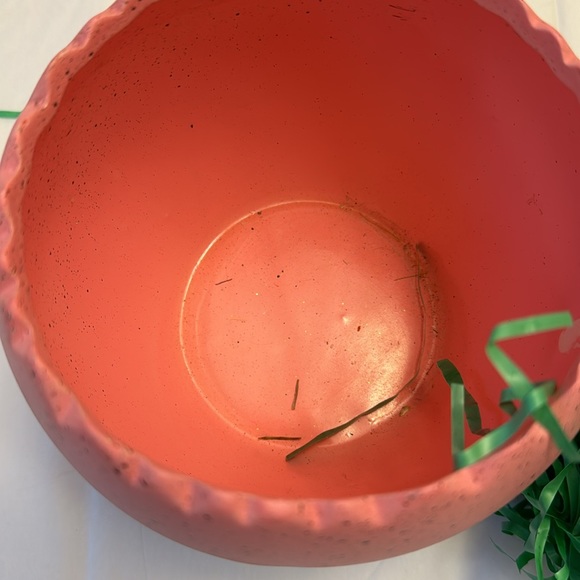 COPY - Ceramic egg planter/Decor tiny chip top color in w crayon etc overall ex… - Picture 7 of 9